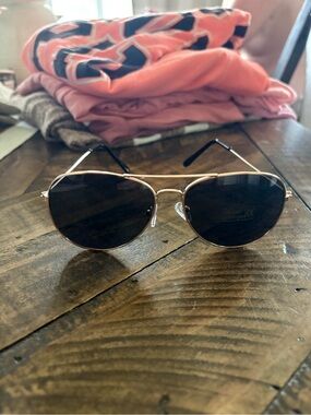 Aviator Sunglasses - Gold Frame with Dark Lenses